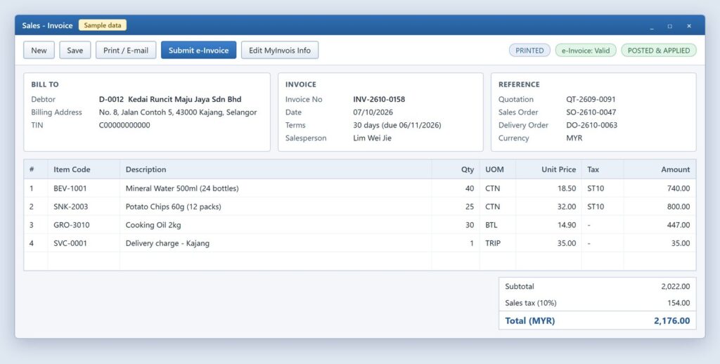 Synergy invoice entry screen with quotation, sales order and delivery order references and e-Invoice status (sample data)